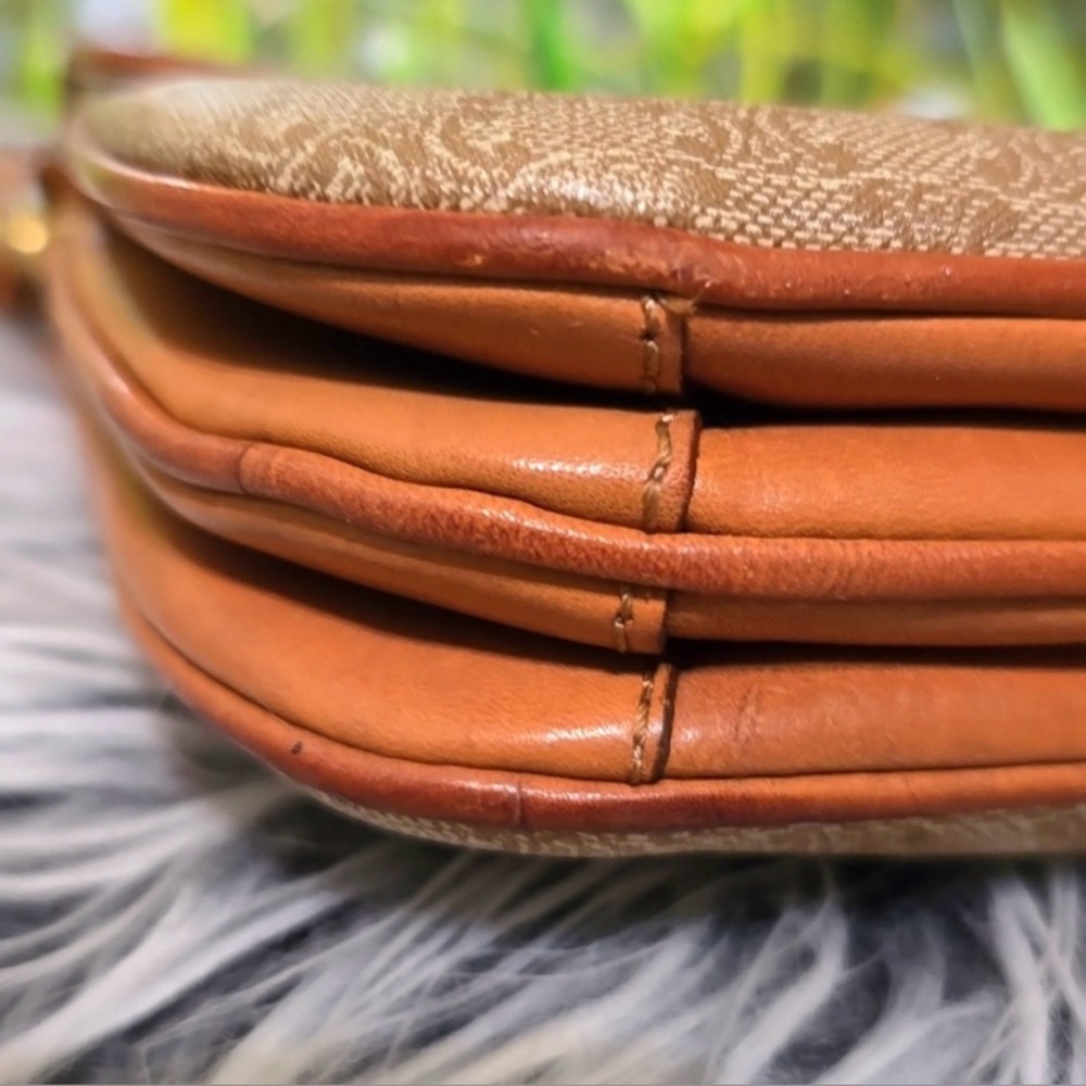 Celine M06 Tan and Brown Crossbody | Macadam Triomphe | Size: 1.5 X 7.5 X 9.5 - Picture 8 of 17